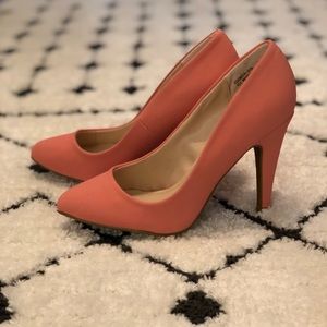 Light pink heels •size 6
